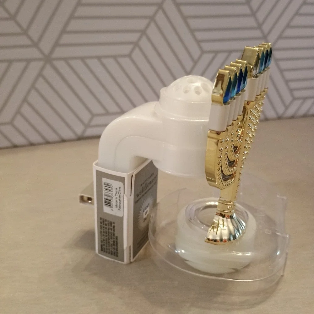 Bath & Body‎ Work ~MENORAH 🕎 Hanukkah Wallflower Plug In NightLight Blue Jewel - Picture 2 of 5